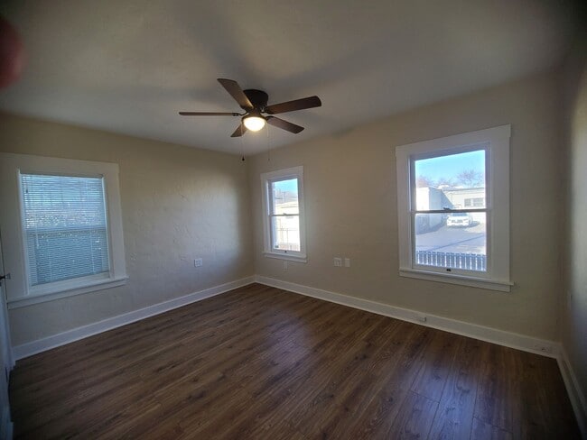 Building Photo - Action Properties R.E.S. Inc offering Central Roseville 2 Bed, 1bath  Carport Parking, Large yard...
