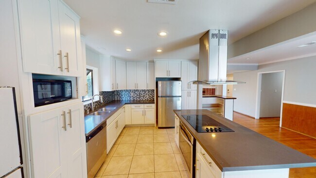 Building Photo - 6145 Mary Ln Dr