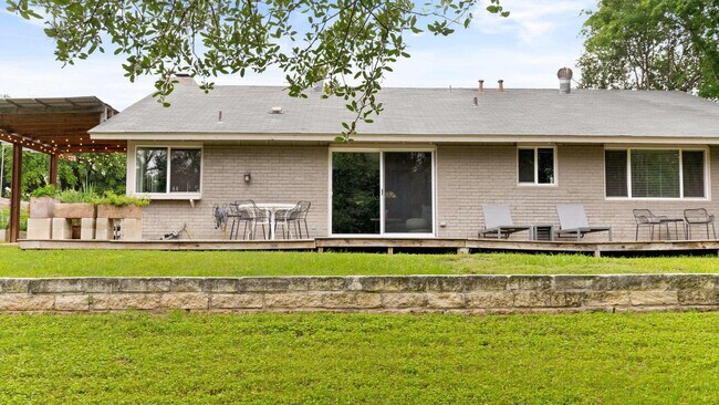 Building Photo - 705 Battle Bend Blvd