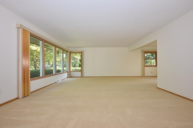 Building Photo - 8601 N Manor Ln