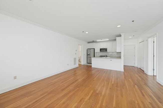 Building Photo - 82 Clinton St