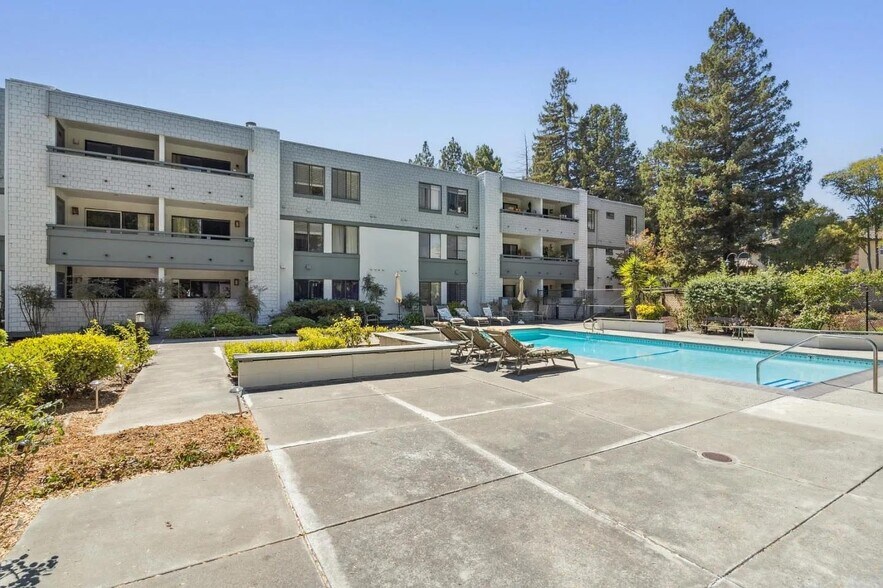 Building Photo - 40425 Chapel Way