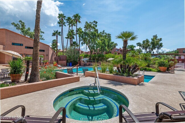 Building Photo - 5051 N Sabino Canyon Rd