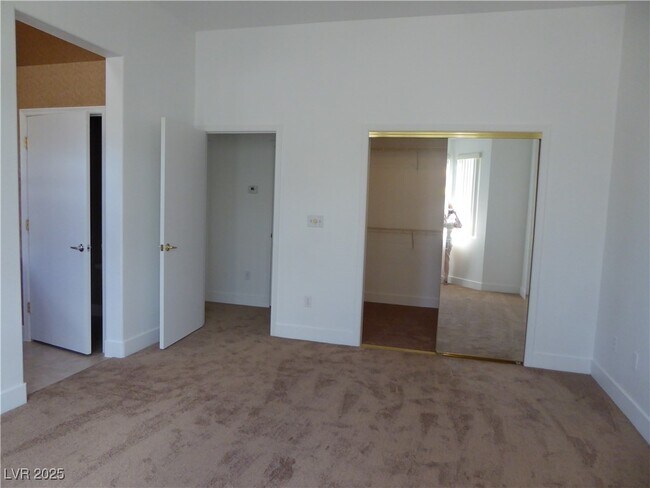 Building Photo - 2833 Vista Butte Dr