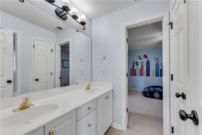 Building Photo - 4669 Ashford Club Dr