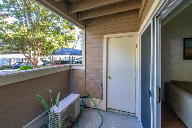Building Photo - 2702 Somerset Park Cir