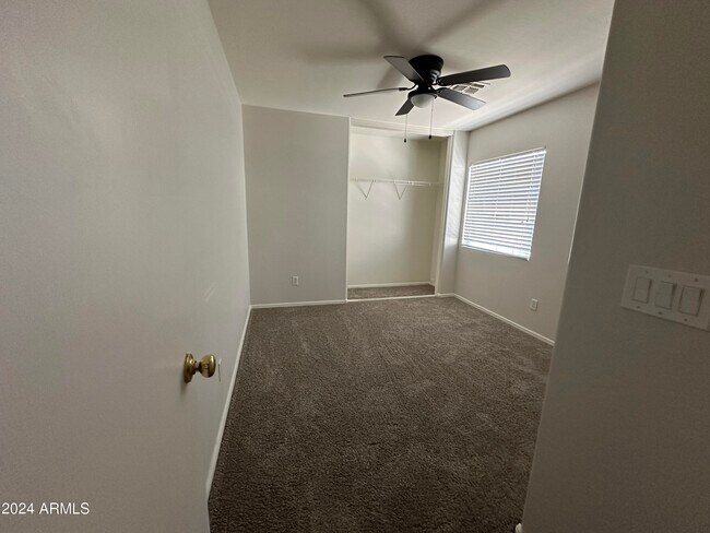 Building Photo - 12621 W Myer Ln
