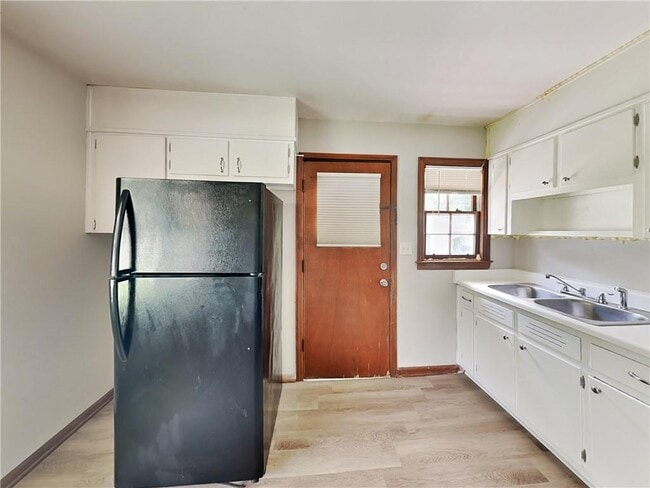 Building Photo - 6080 Mulberry St