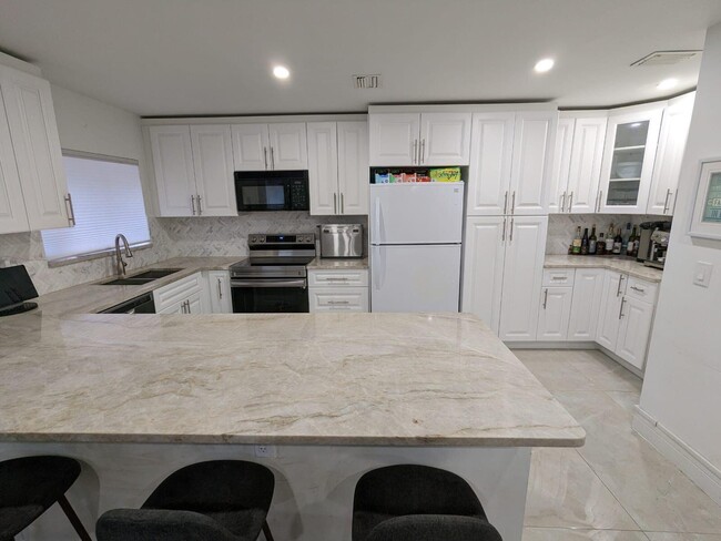 Building Photo - 7710 Lago Del Mar Dr