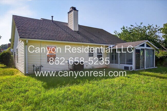 Building Photo - 2035 Ardmore Village Ln