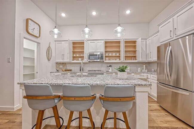 Building Photo - 7933 Wild Thicket Dr