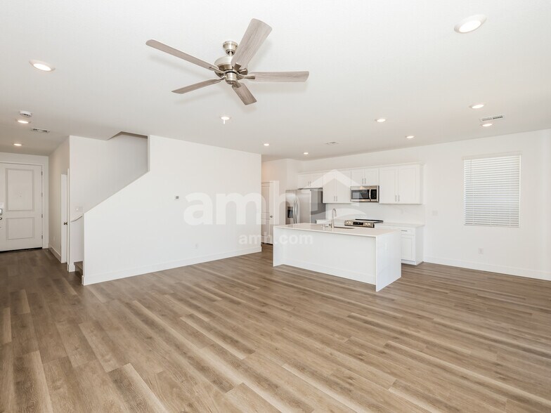 Building Photo - 8732 N Begonia Ct