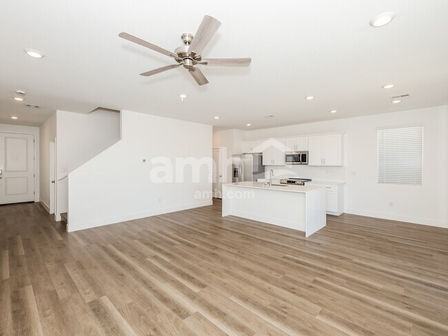 Building Photo - 8714 N Begonia Ct