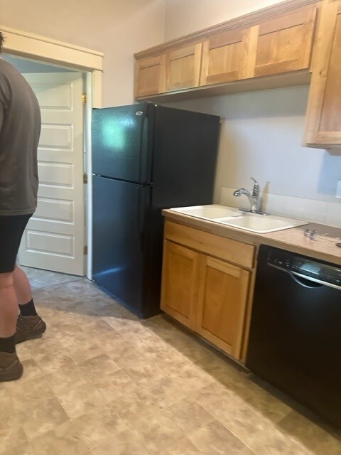 Kitchen - 2345 Portland St