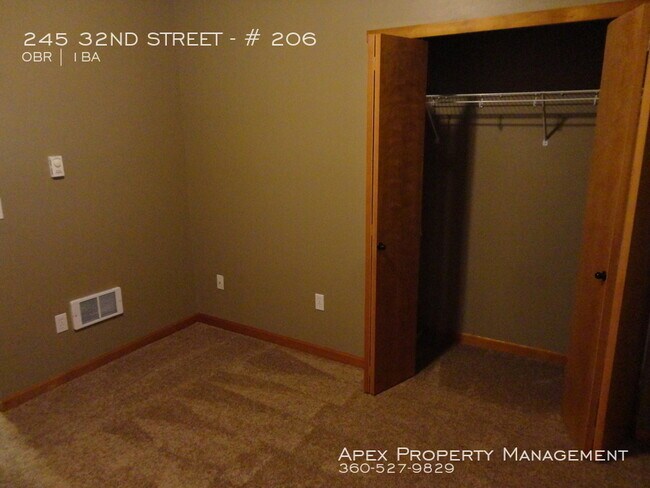 Building Photo - Stoneway Apartments