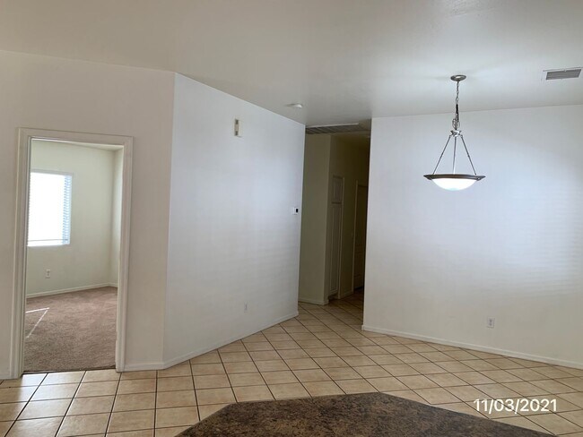 Building Photo - 4964 E Catalina Ct