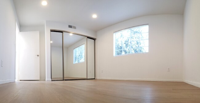 Building Photo - 11020 Hesby St