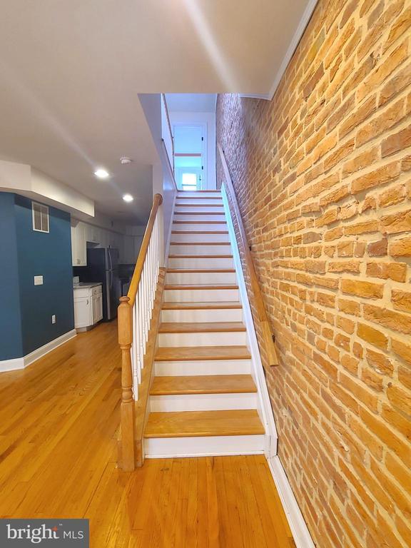 Building Photo - 432 E Clement St
