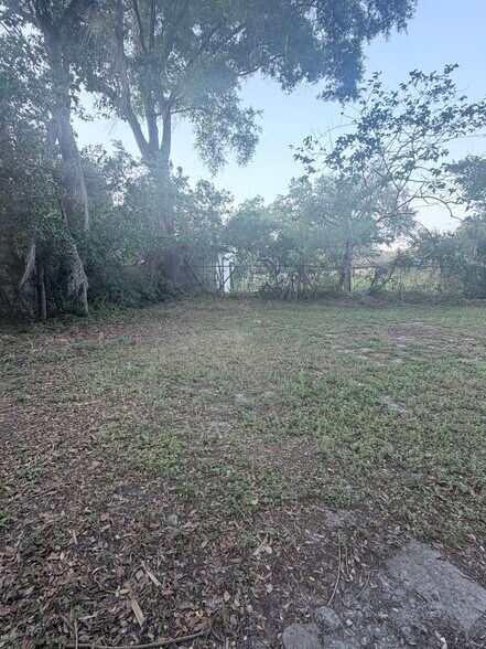 Building Photo - 4606 River Hills Dr