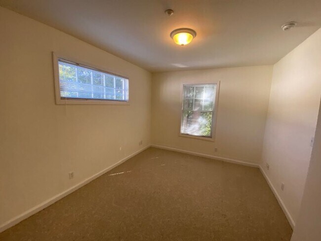 Building Photo - 794 Lighthouse Ave