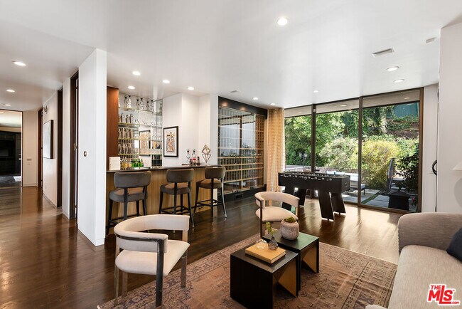 Building Photo - 1018 Summit Dr