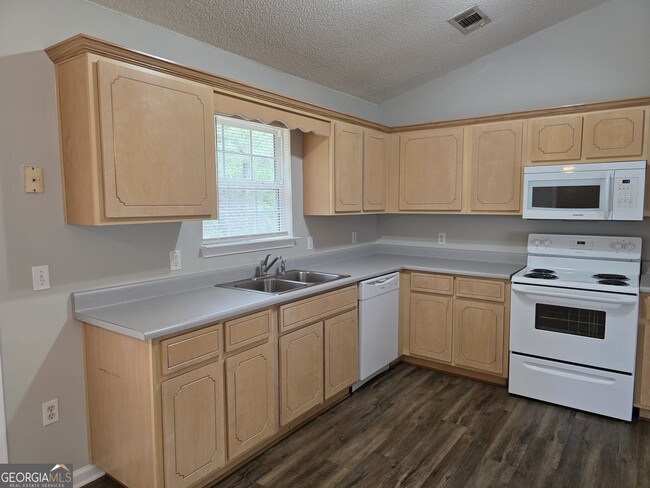 Building Photo - 200 Deer Rd