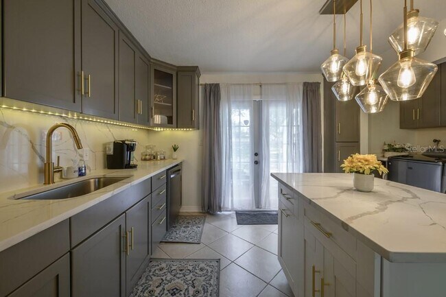 Building Photo - 6010 N Dexter Ave