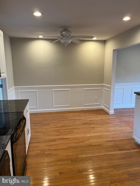 Building Photo - 10310 Meadowview Dr