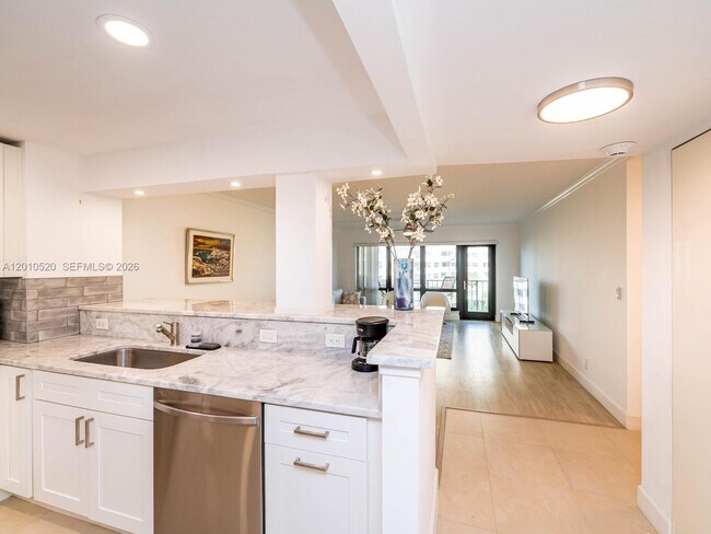 Building Photo - 5000 N Ocean Blvd