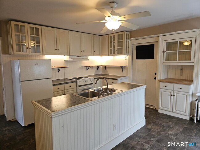 Building Photo - 19 Howard Ave