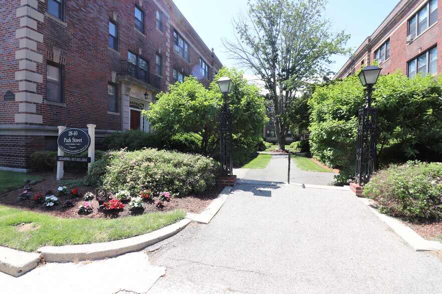 Building Photo - 34 A Park St