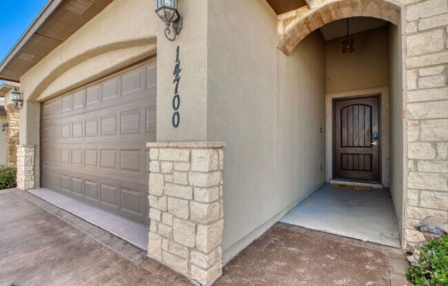 Building Photo - Furnished Eastside Beautiful 3 bed/2 baths...