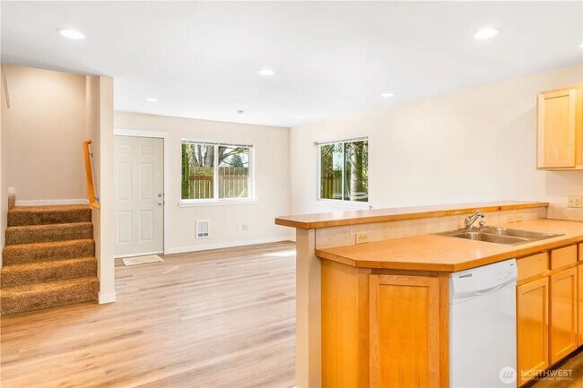 Building Photo - Lynden houses LLC - Cedar Street