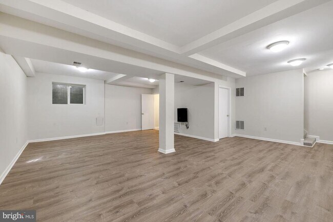 Building Photo - 8208 Gainsborough Ct W