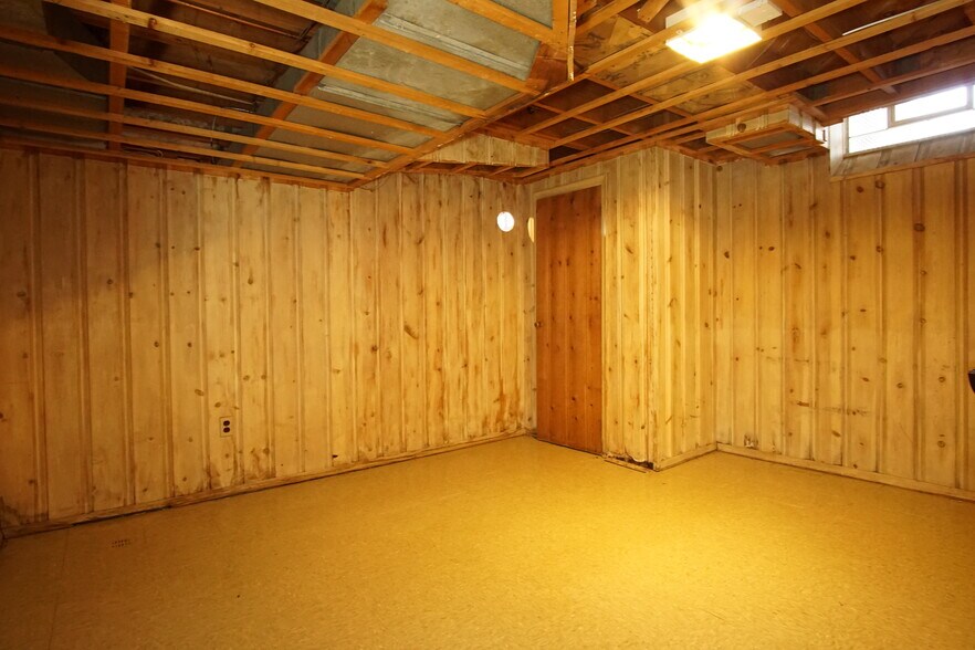 Basement Room - 24330 Manistee St