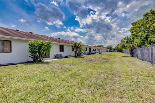 Building Photo - 9184 Roan Ln