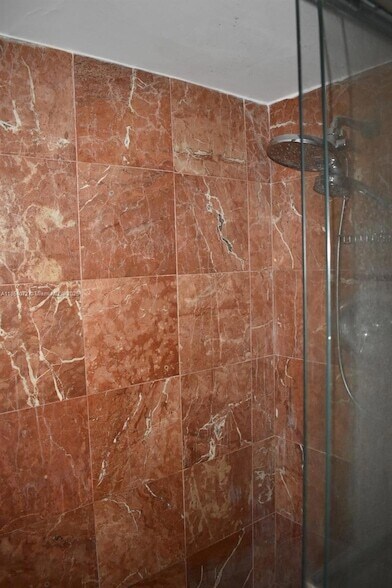 Building Photo - 6039 Collins Ave