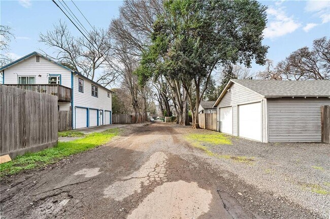 Building Photo - 1421 Citrus Ave