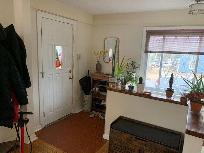 Building Photo - 3 bd/1.5 bath Charming Home just 4 blocks from IU Jacob's School of Music - Available August 2027!