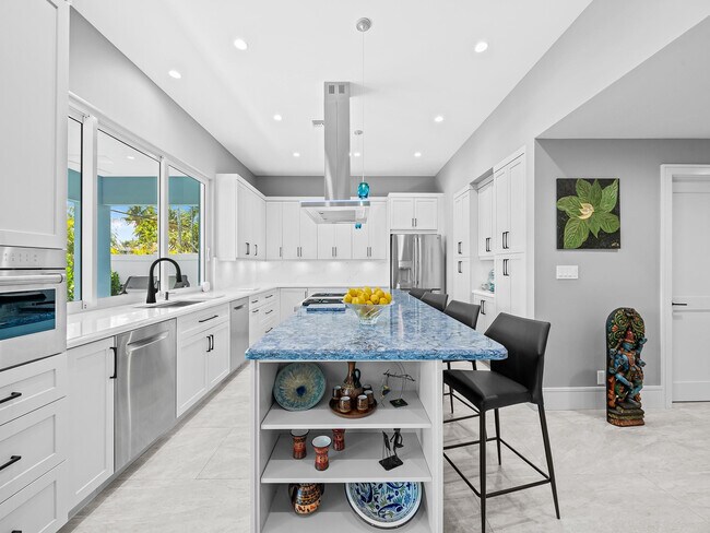 Building Photo - 2754 NE 31st Ct