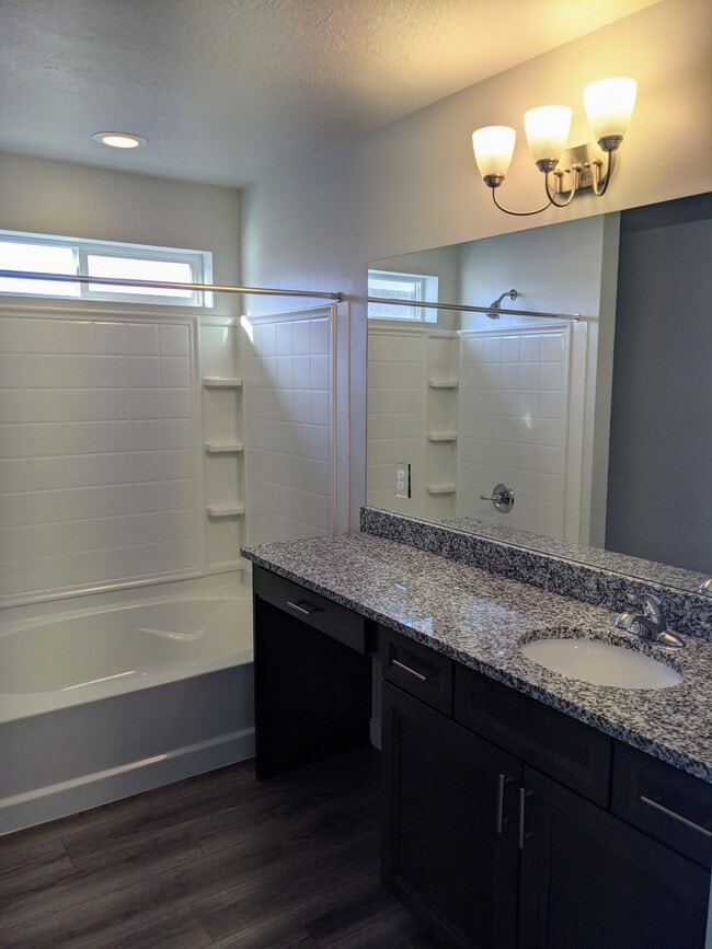 Building Photo - 3293 S Lincoln Ln