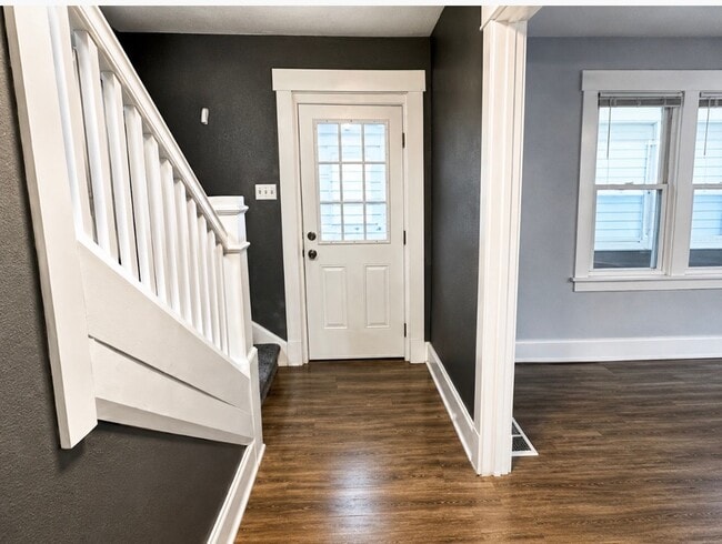 Building Photo - 3 Bed 1 Bath