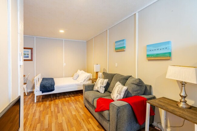 Building Photo - 814 Helen Blvd