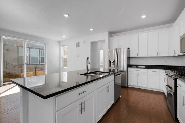 Building Photo - $2,595.00, 3 bed, 2.5 bath Townhouse in Au...