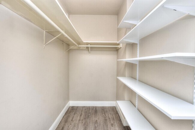 Building Photo - 1407 E 19th St