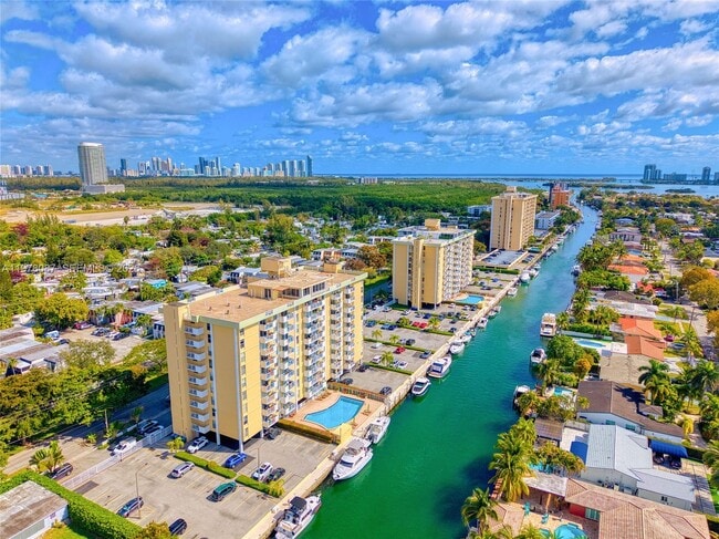 Building Photo - 2000 NE 135th St