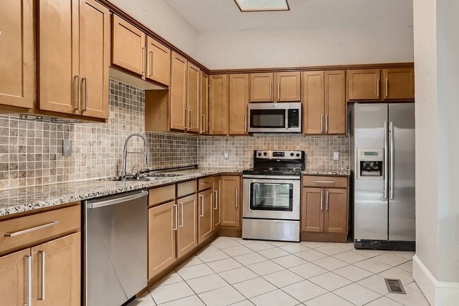 Building Photo - Stunning 4 bedroom, 4 bathroom home near Sloan's Lake!