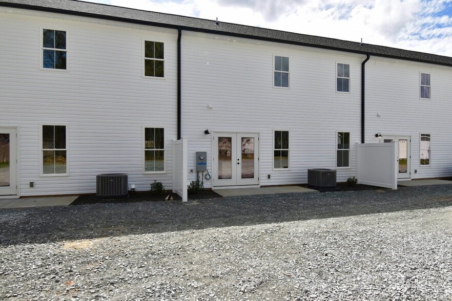 Building Photo - 168 W Allen St