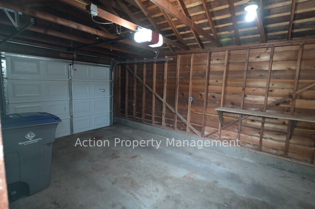 Building Photo - 2 bed, office, 2 bath, 1 car garage, in Sequim