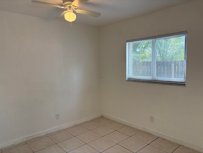 Building Photo - 709 SW 13th Ave